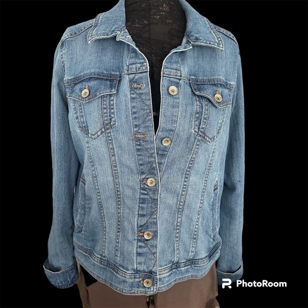 Sonoma women’s button down Jean Jacket Size Large
